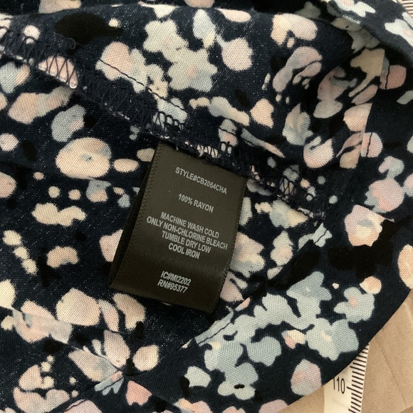 New without tags Sanctuary Navy flowered top - Picture 6 of 6